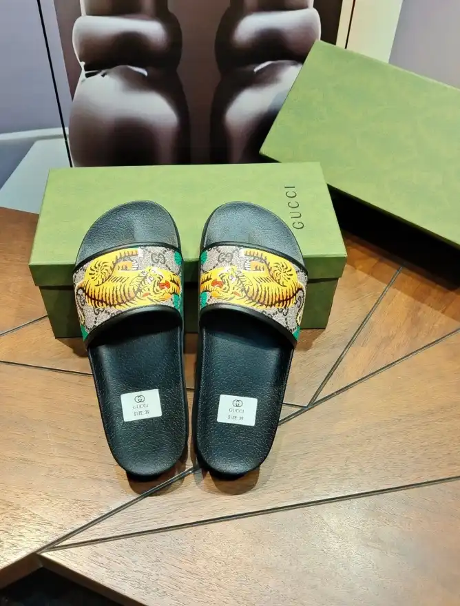 hype Gucci Slippers