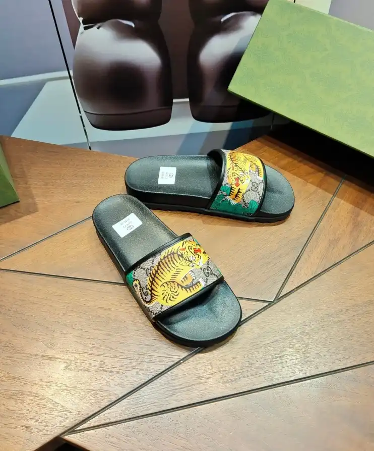 hype Gucci Slippers