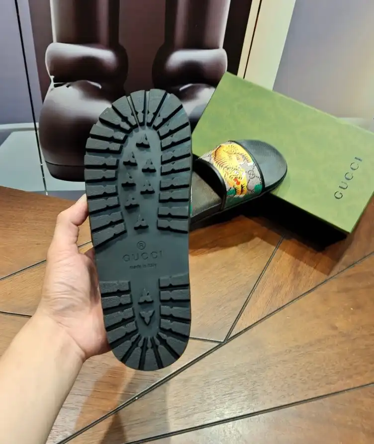 hype Gucci Slippers