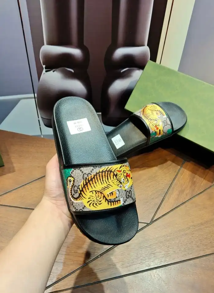 hype Gucci Slippers