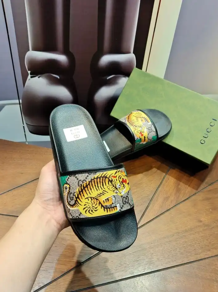 hype Gucci Slippers