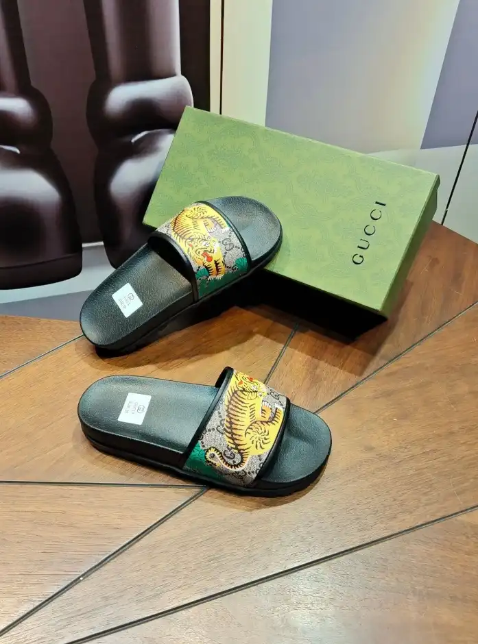 hype Gucci Slippers