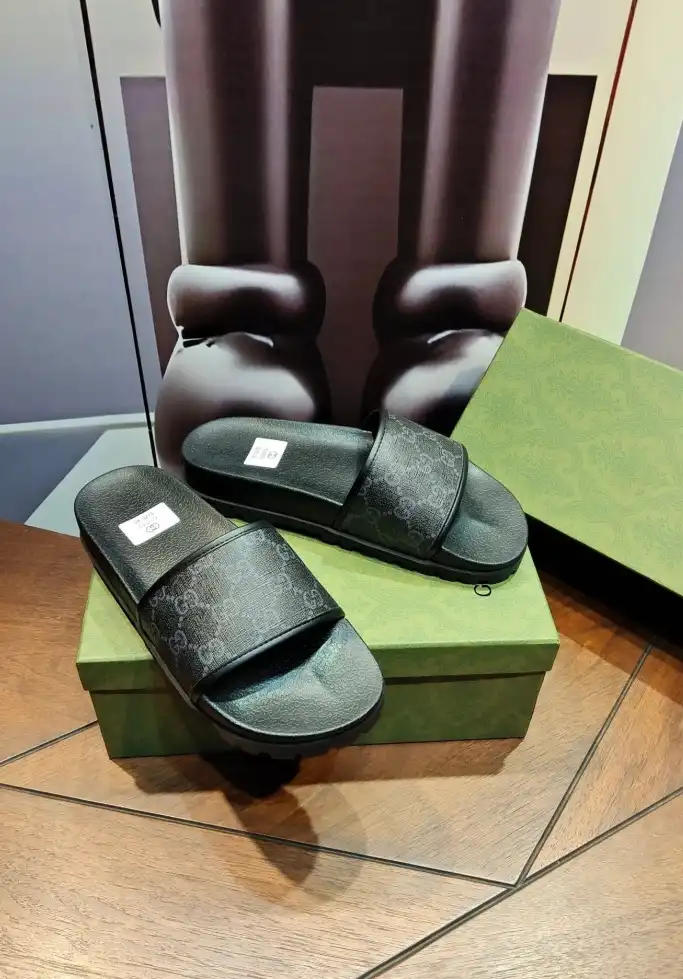 hype Gucci Slippers