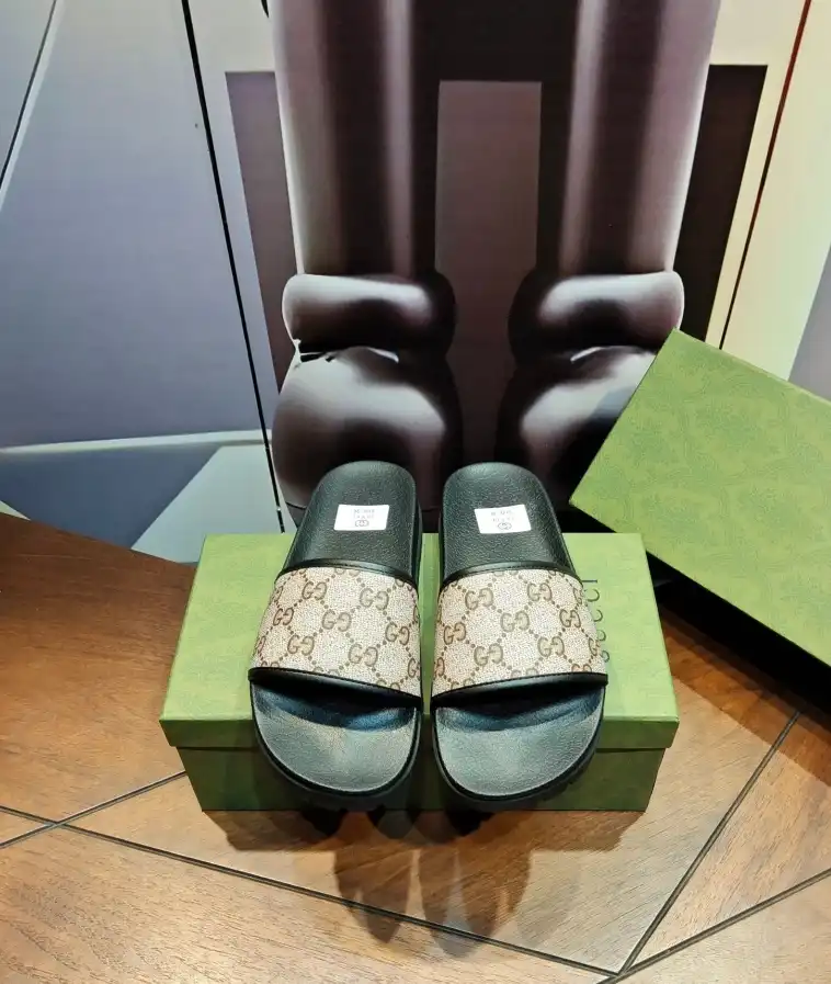 hype Gucci Slippers