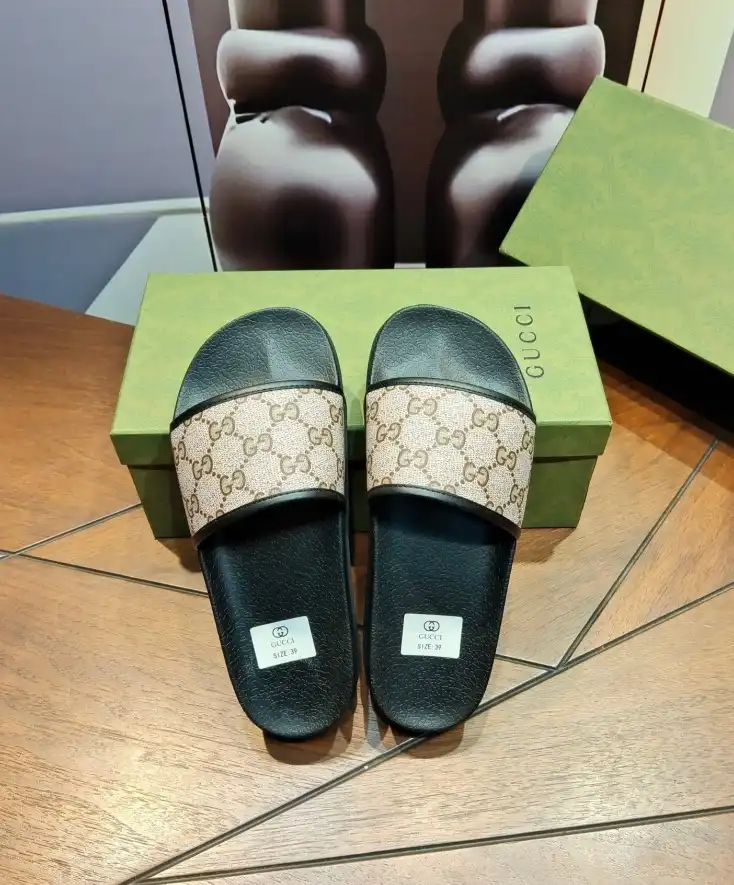 hype Gucci Slippers