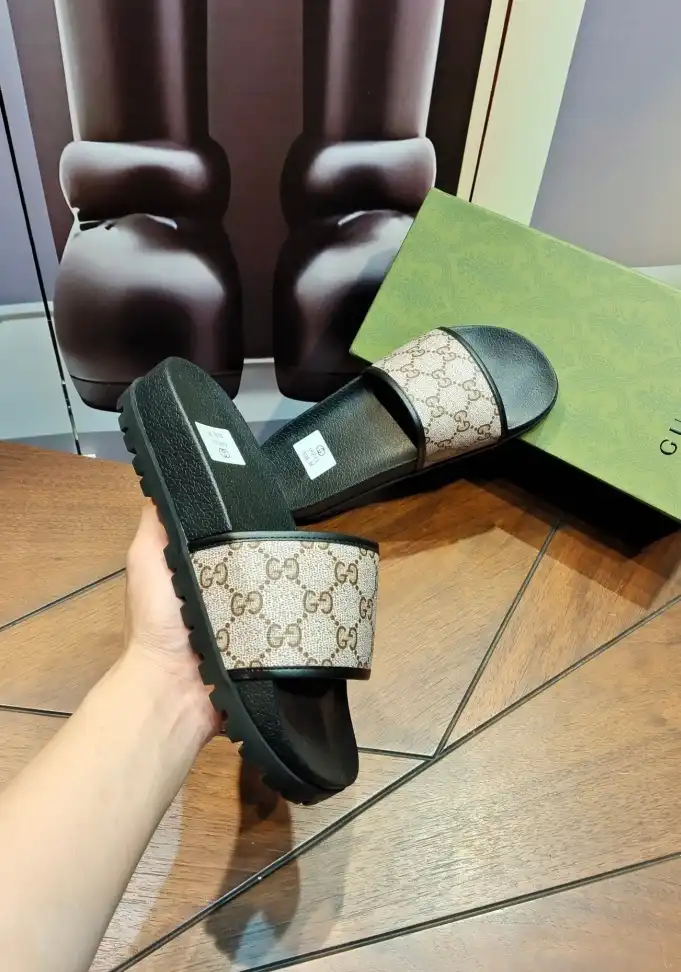 hype Gucci Slippers