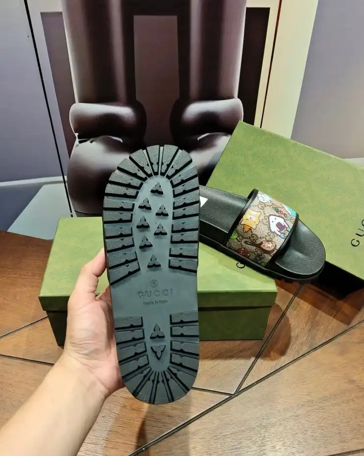 hype Gucci Slippers