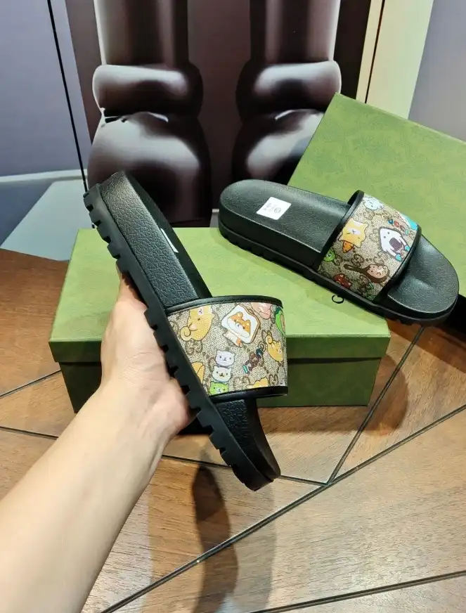 hype Gucci Slippers