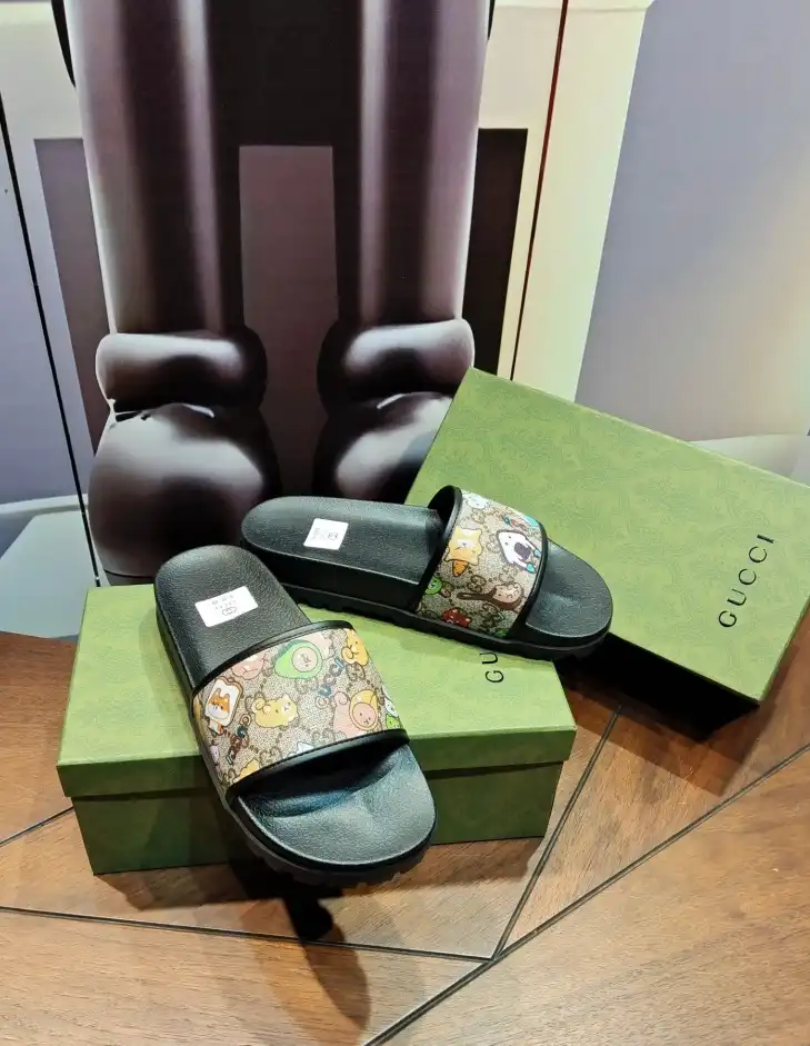 hype Gucci Slippers