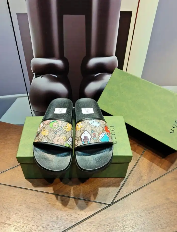 hype Gucci Slippers