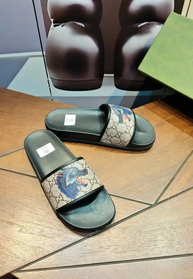 hype Gucci Slippers