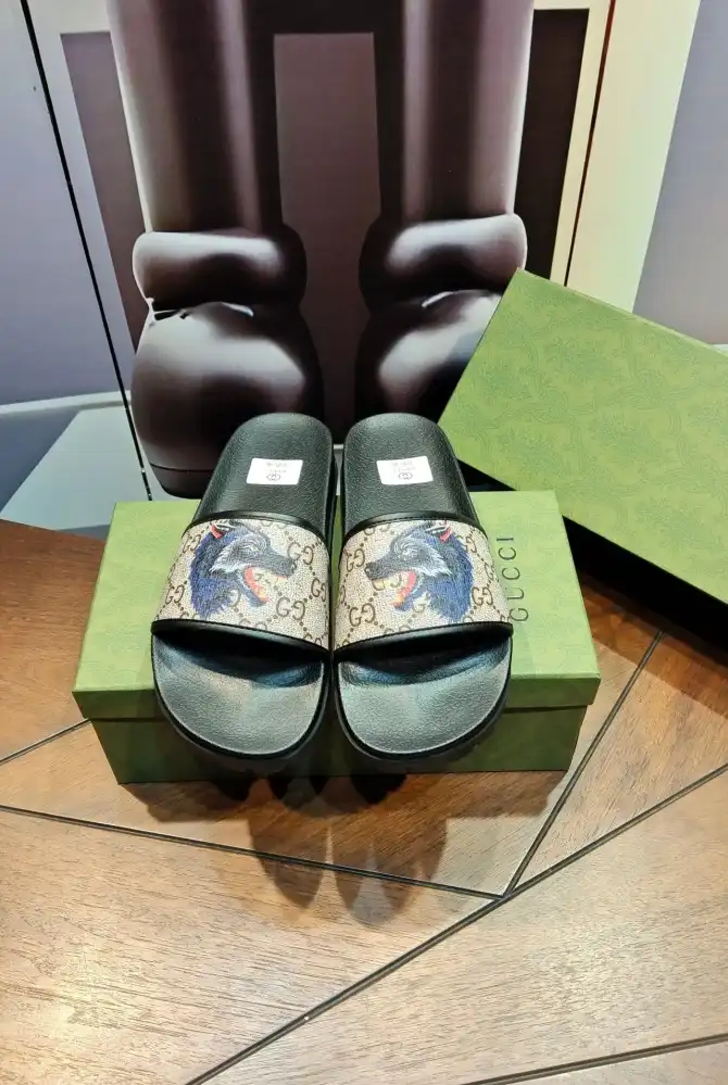 hype Gucci Slippers