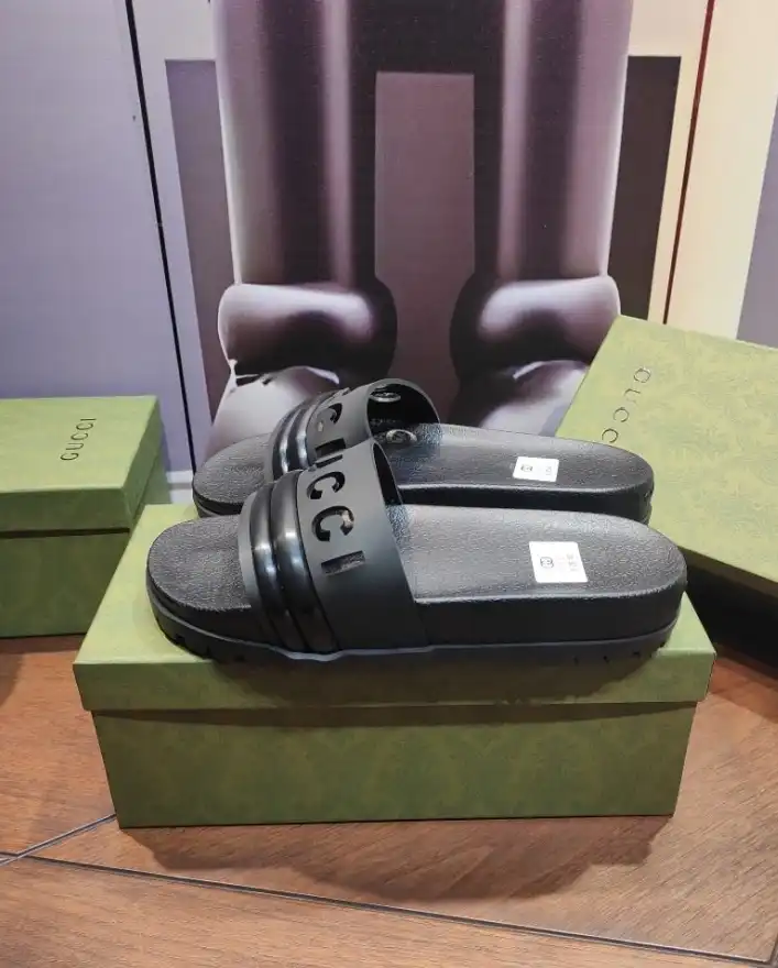 hype Gucci Slippers