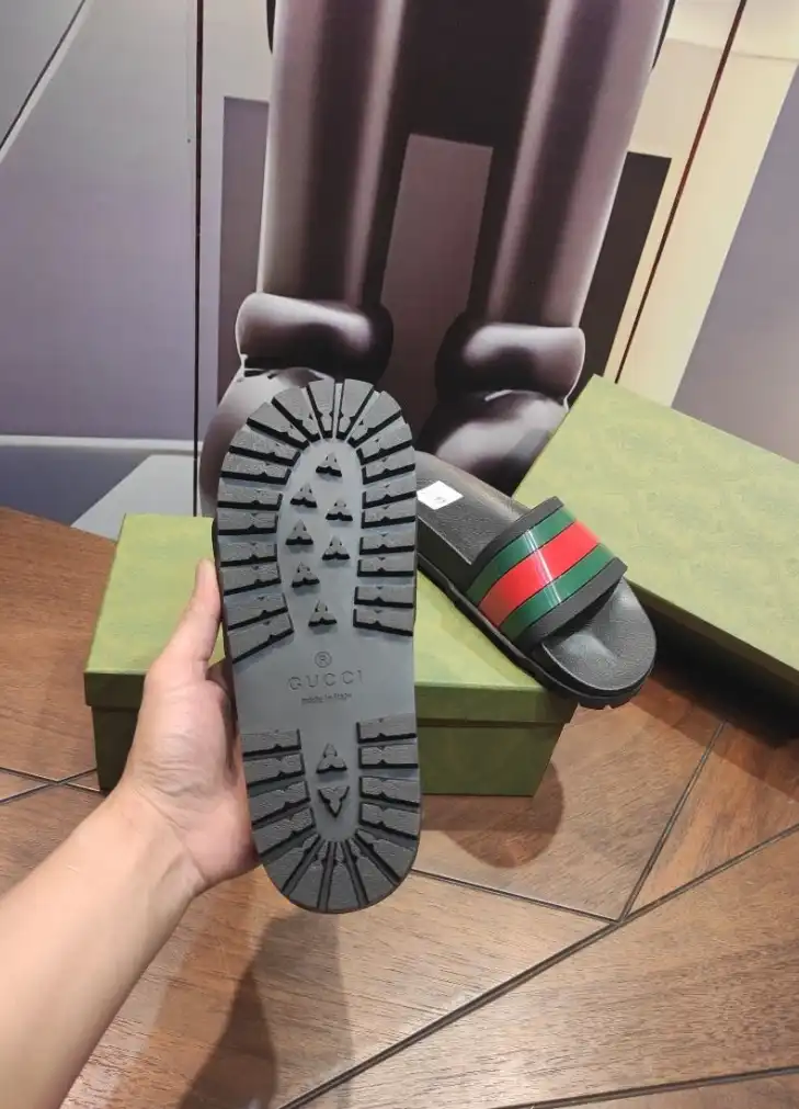 hype Gucci Slippers