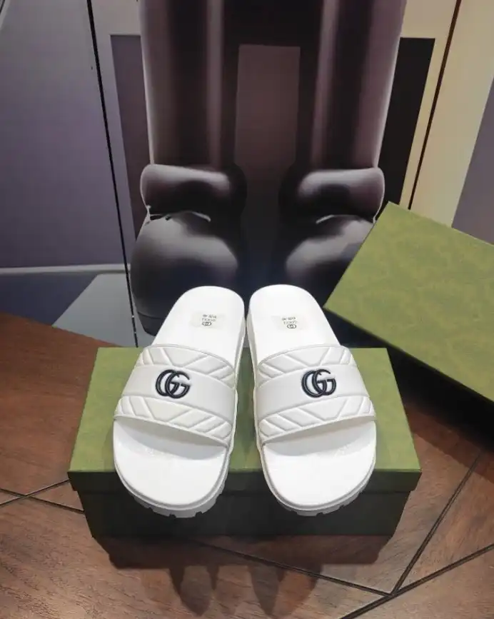 hype Gucci Slippers