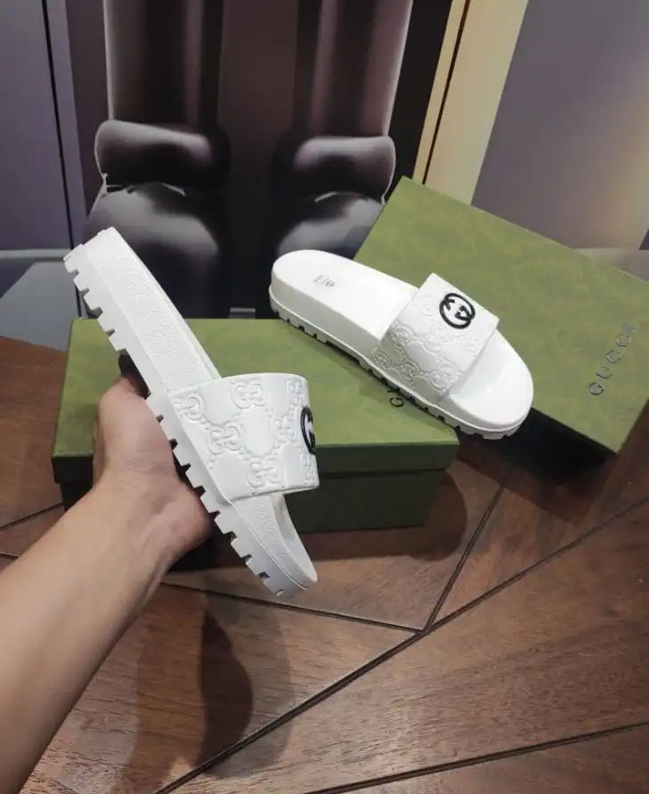 hype Gucci Slippers