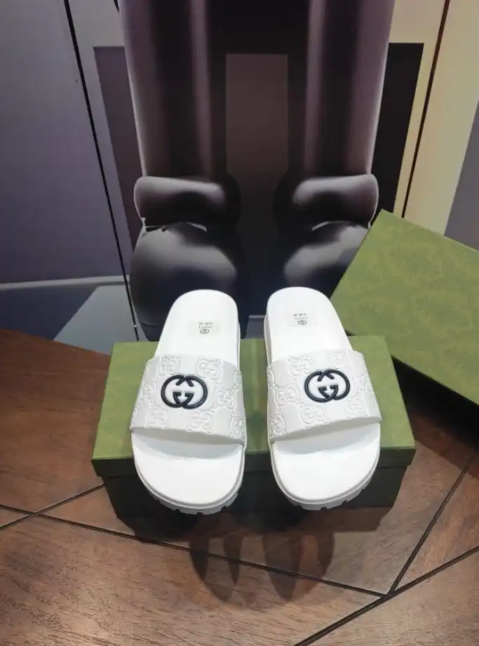 hype Gucci Slippers