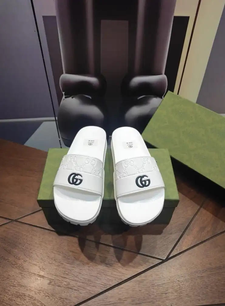 hype Gucci Slippers