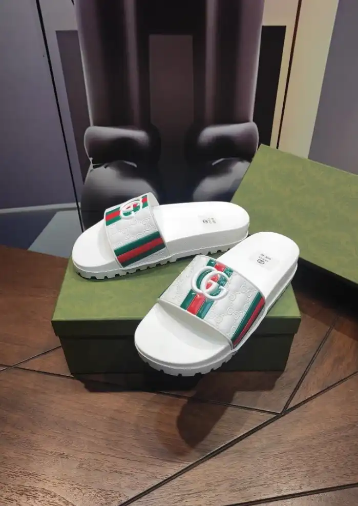 hype Gucci Slippers