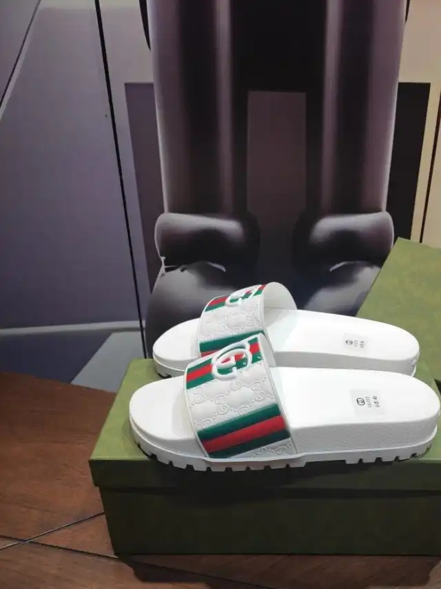 hype Gucci Slippers