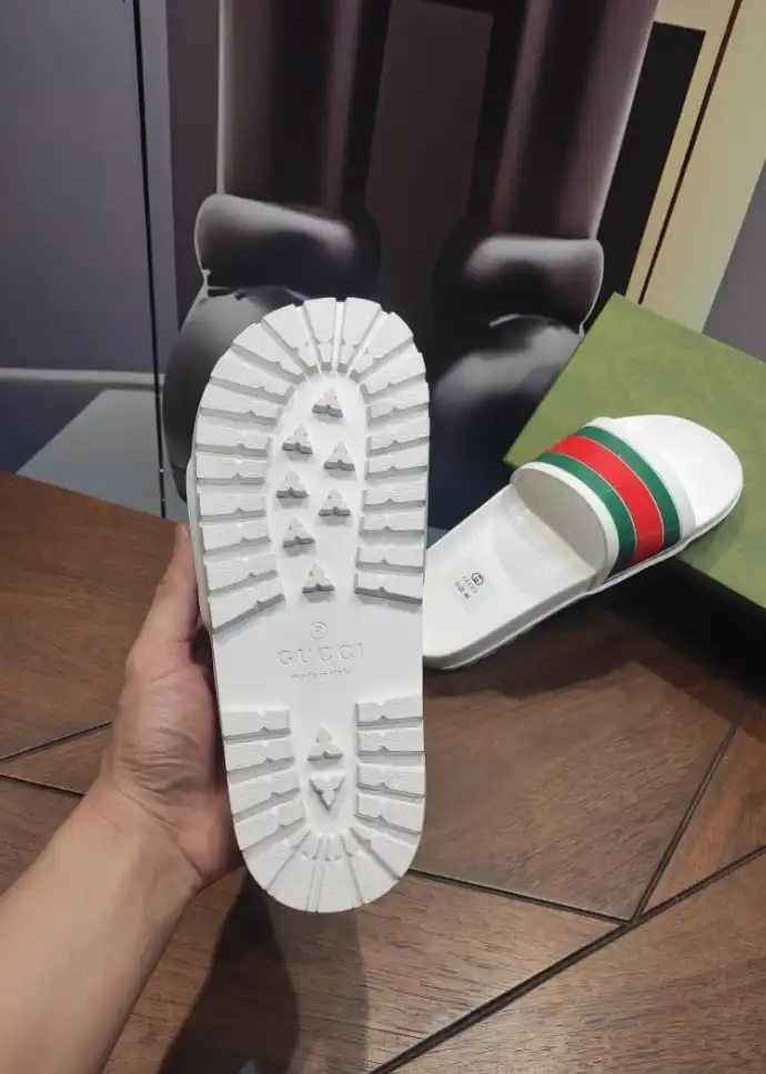 hype Gucci Slippers