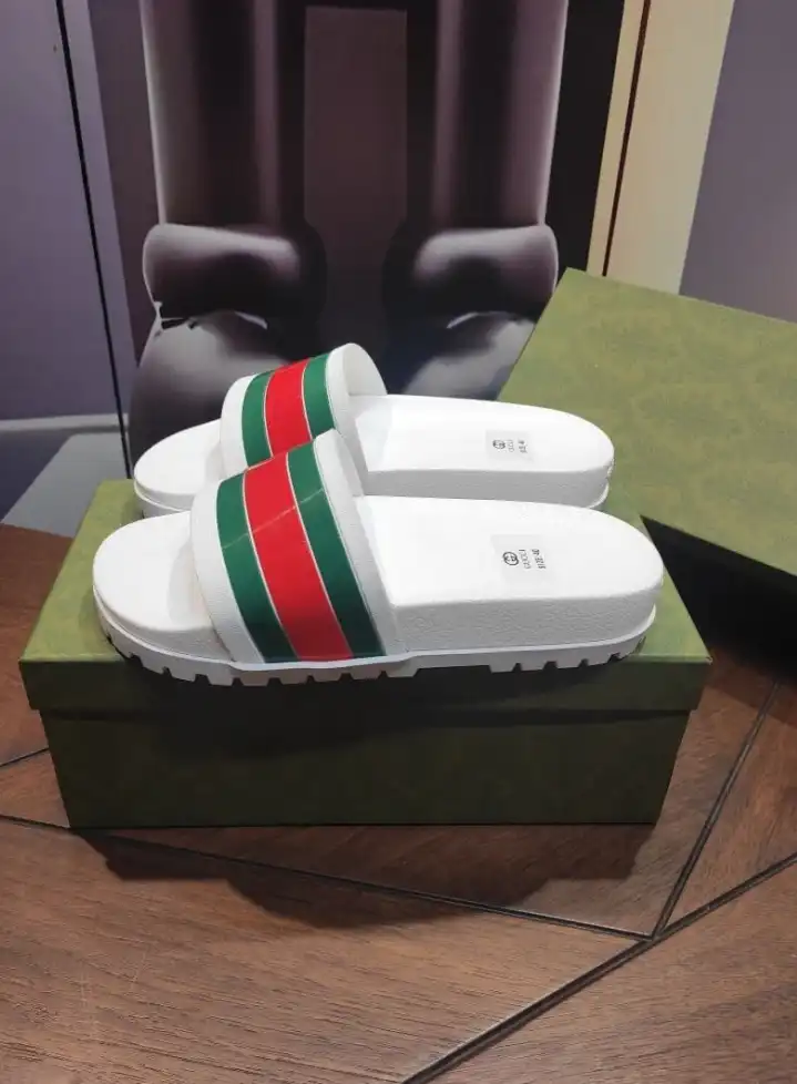 hype Gucci Slippers