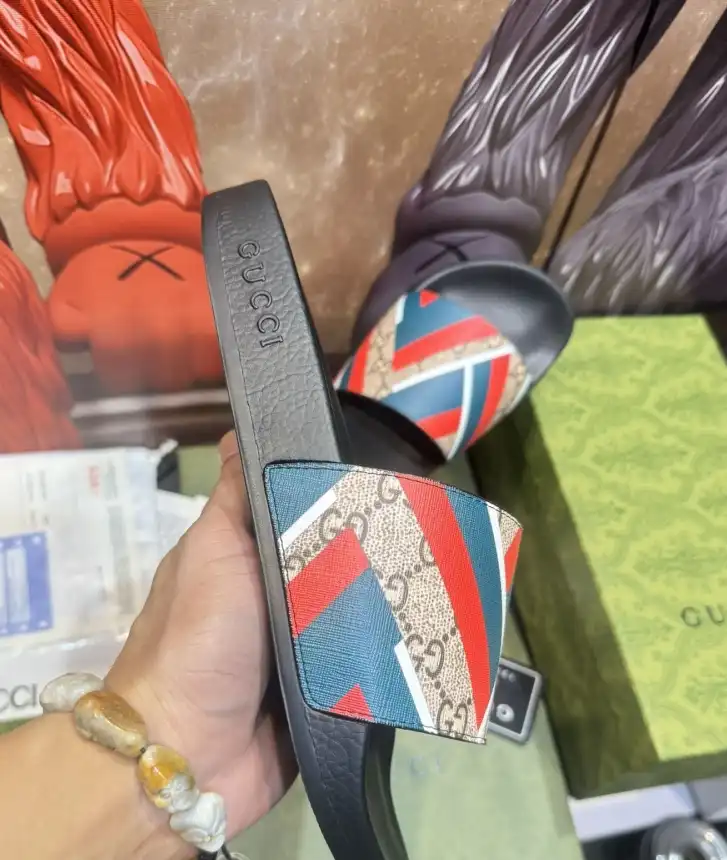 hype Gucci Slippers