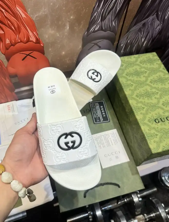 hype Gucci Slippers