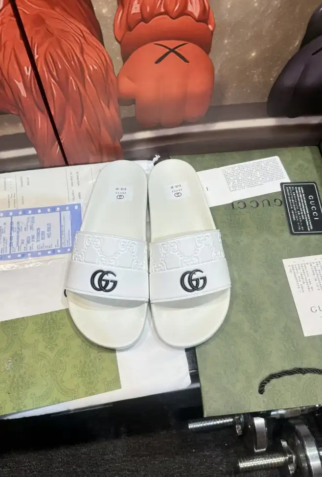 hype Gucci Slippers