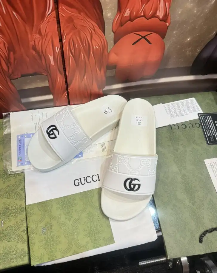 hype Gucci Slippers