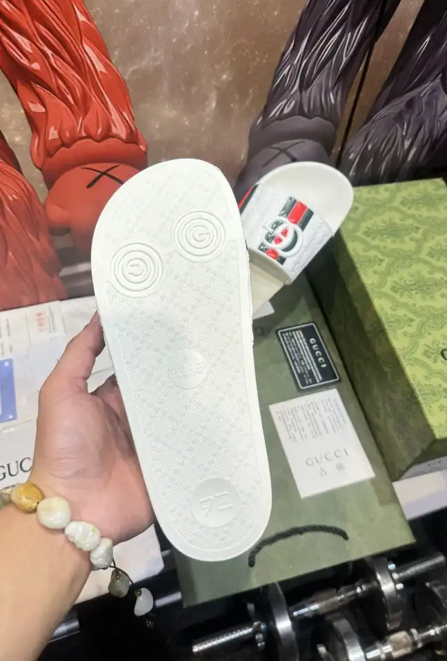 hype Gucci Slippers