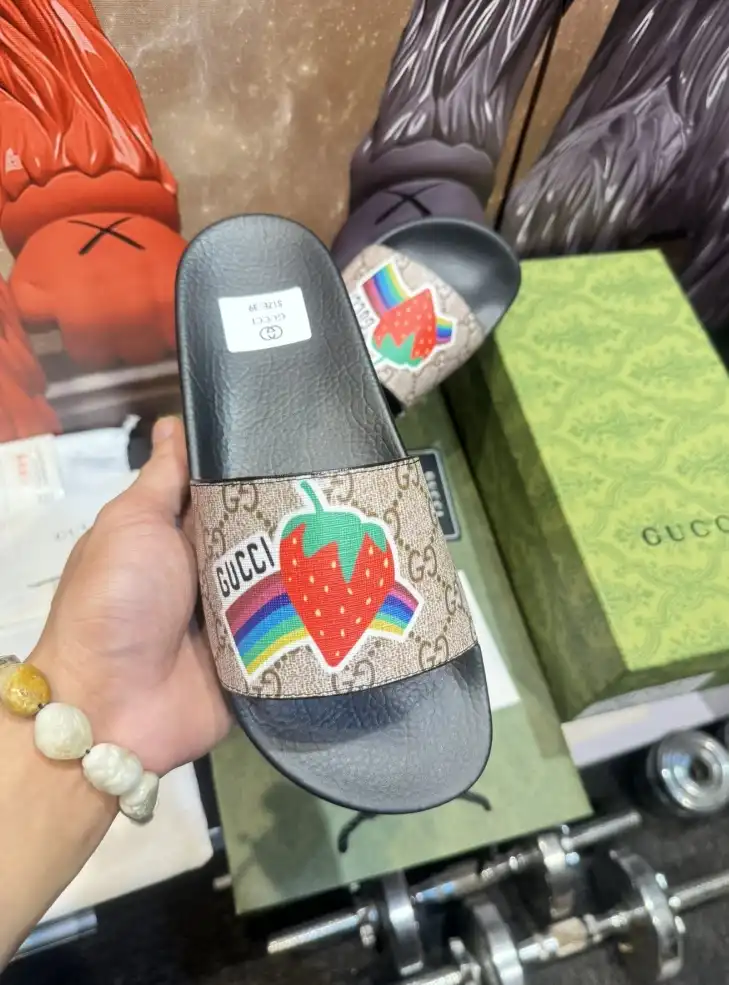 hype Gucci Slippers