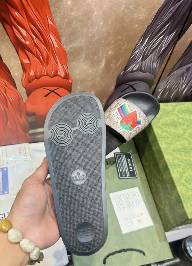 hype Gucci Slippers