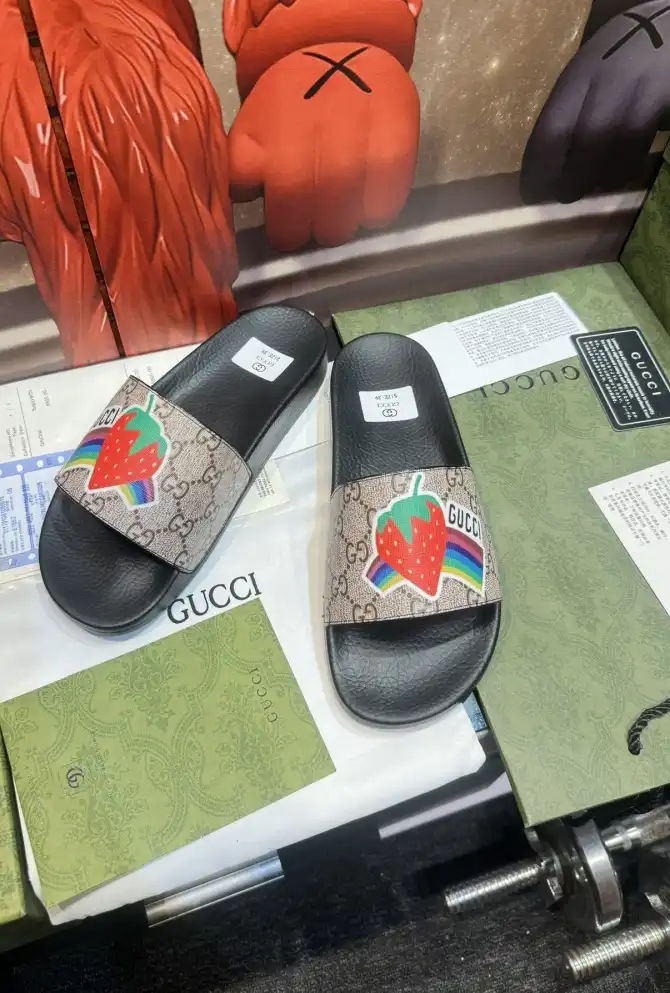 hype Gucci Slippers