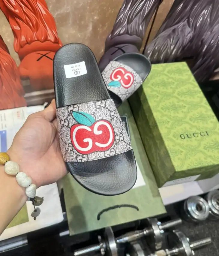 hype Gucci Slippers