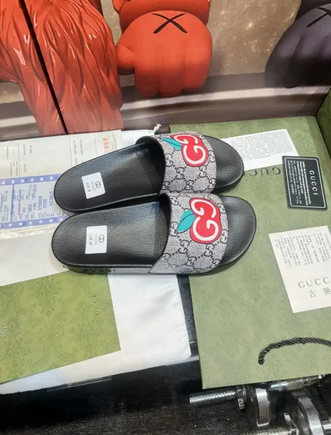 hype Gucci Slippers