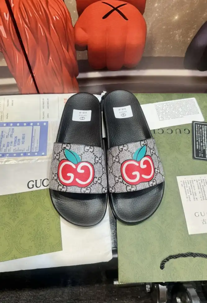 hype Gucci Slippers