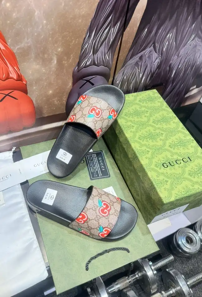 hype Gucci Slippers