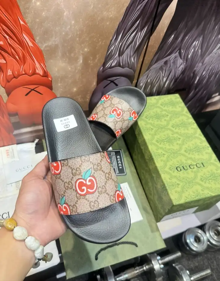 hype Gucci Slippers