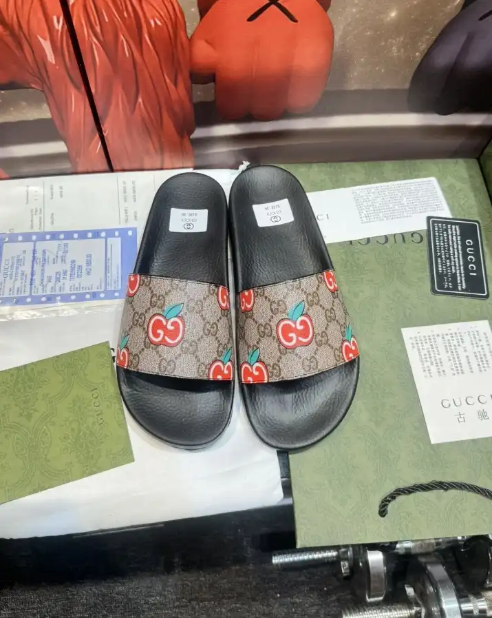 hype Gucci Slippers