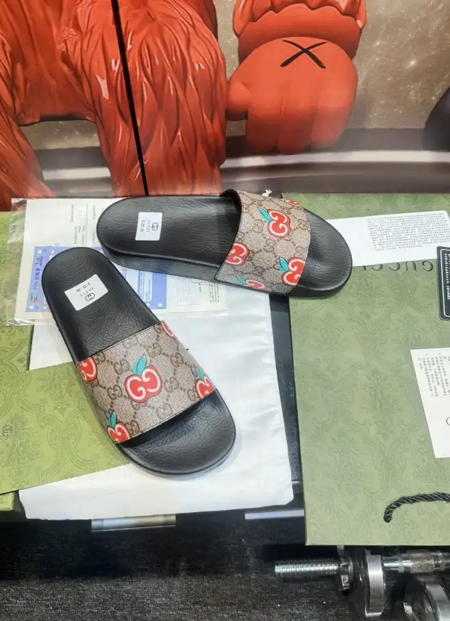 hype Gucci Slippers