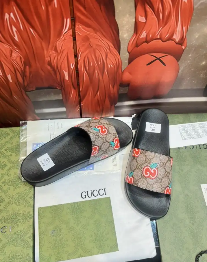 hype Gucci Slippers