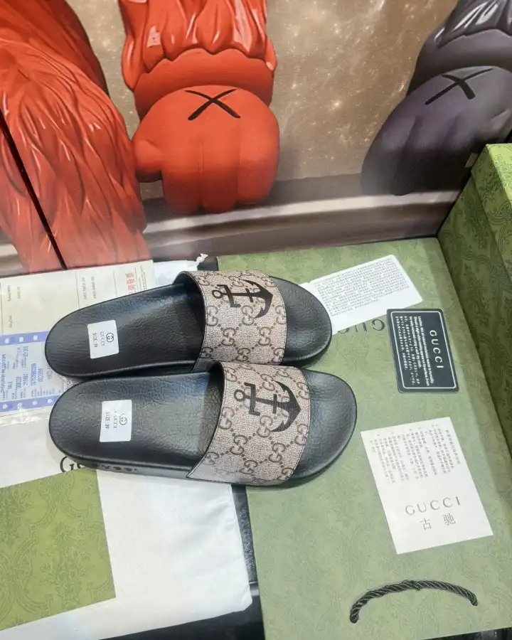 hype Gucci Slippers