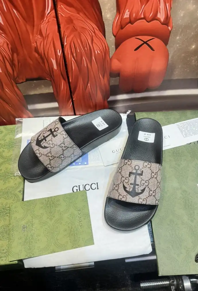 hype Gucci Slippers