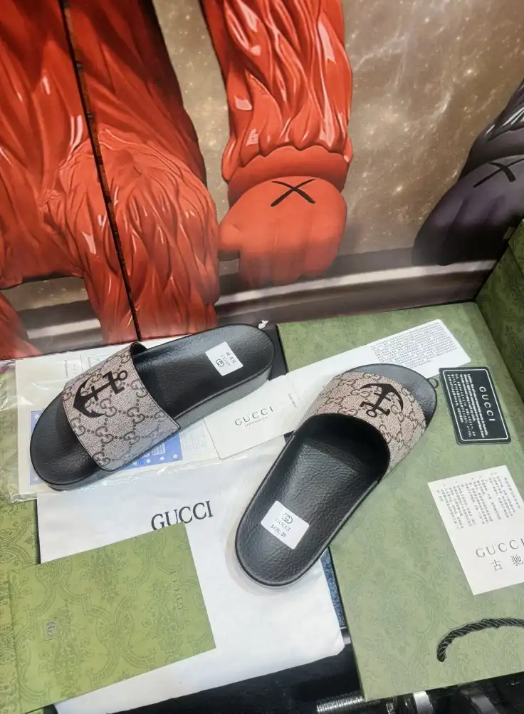 hype Gucci Slippers