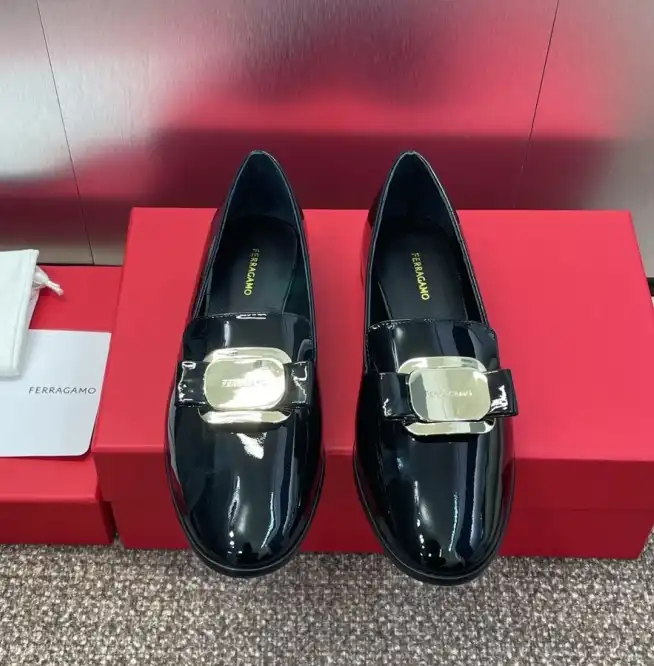 hype Ferragamo flat shoes