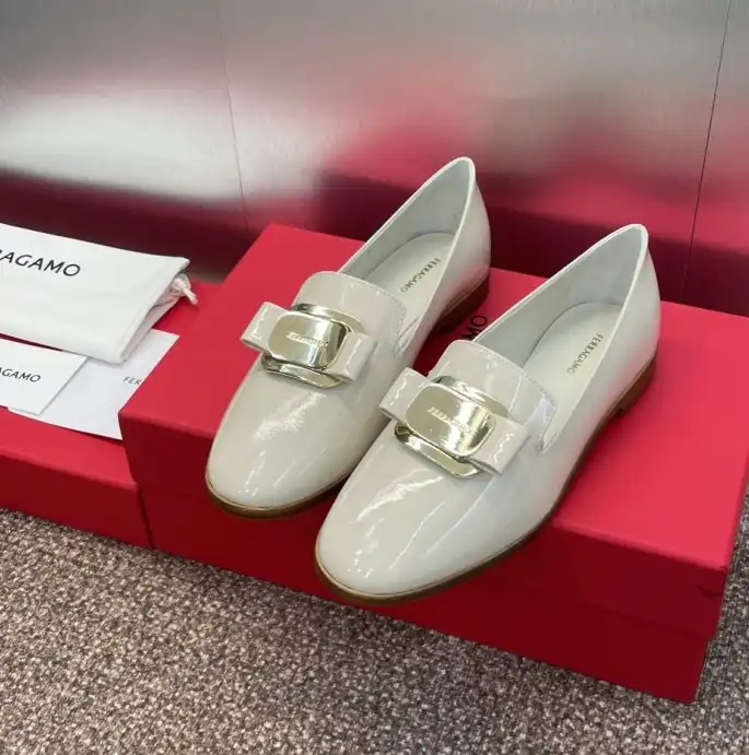 hype Ferragamo flat shoes