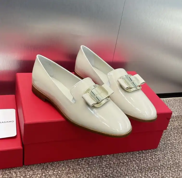 hype Ferragamo flat shoes