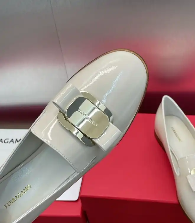 hype Ferragamo flat shoes