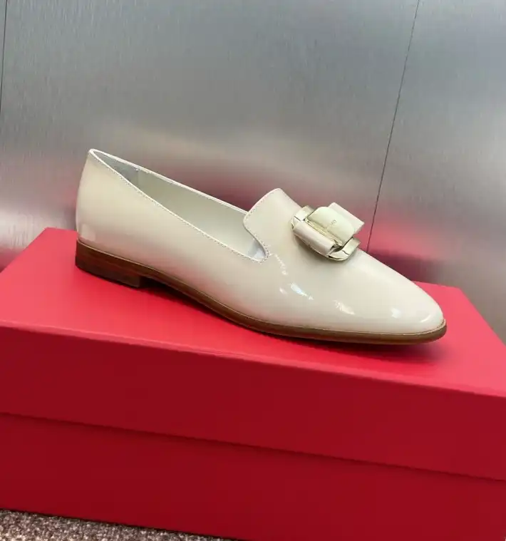 hype Ferragamo flat shoes